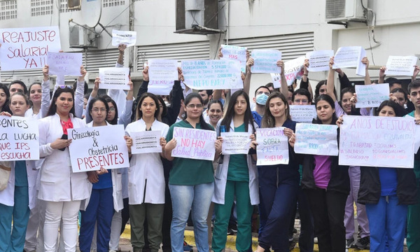 Médicos residentes de IPS reclaman un reajuste salarial tras 13 años sin aumento - OviedoPress
