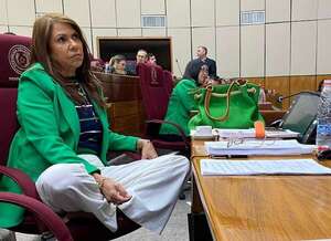 Senadora Celeste Amarilla se enfrenta a posible expulsión: “No me van a correr con amenazas” - Política - ABC Color