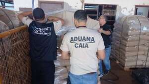 Ejecutivo deroga artículos del decreto que reglamenta el código aduanero - Economía - ABC Color