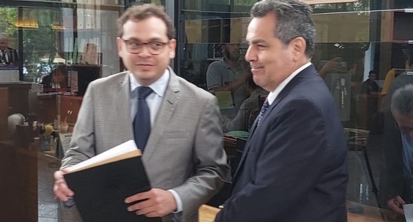 Abdo Benítez pide al Senado por nota el estudio de su desafuero
