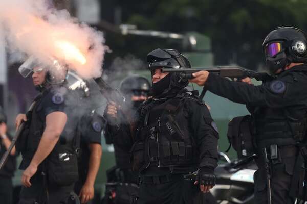 Justicia argentina ordena liberar a detenidos durante protesta de jubilados - Mundo - ABC Color