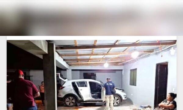 Ladrones vestidos de polis simularon allanamiento para robar celulares