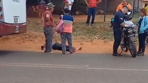 Pasajera cayó con su bebé al bajar del micro y quedó inconsciente