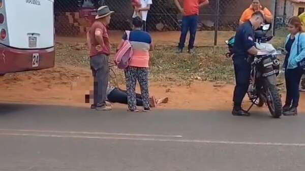 Pasajera cayó con su bebé al bajar del micro y quedó inconsciente