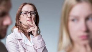 "Mi suegra revisa mi celular y le dice mentiras a mi señora"