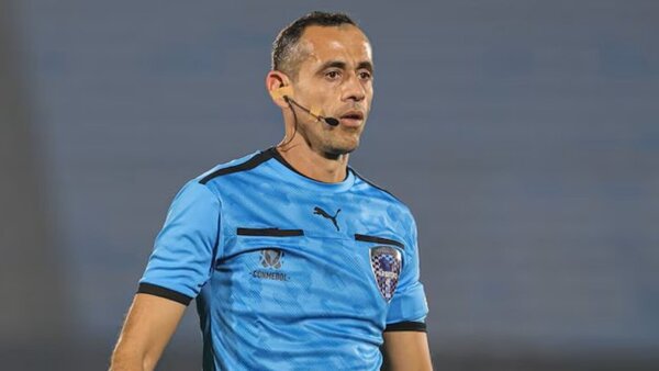 El árbitro del clásico blanco y negro