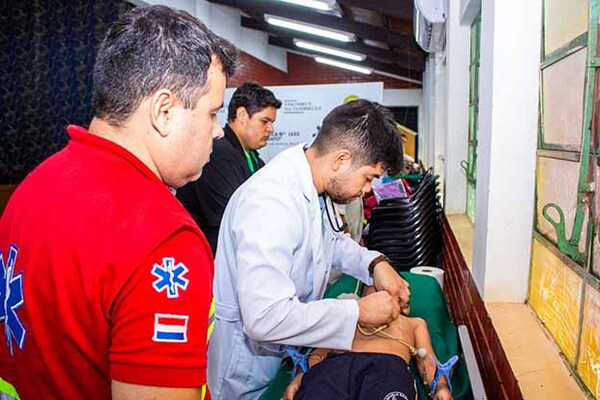 Fundación Tesãi realiza jornada de inspección médica en Escuela Espíritu Santo de Ciudad del Este | DIARIO PRIMERA PLANA