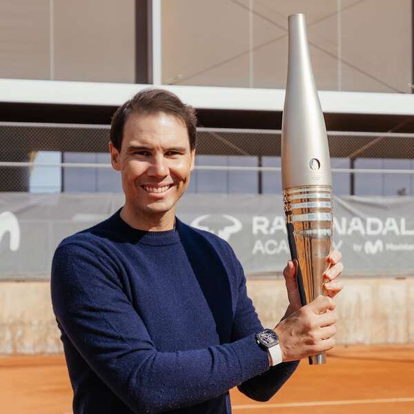 Rafa Nadal, feliz porque la antorcha olímpica de París ya está en su museo - Gente - ABC Color