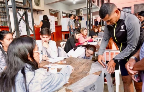 Polémico plan de reelección indefinida para intendentes genera alarma
