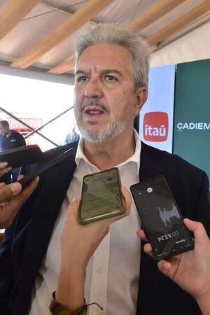 Licitación de Itaipú: “Nos hubiera gustado que los muebles sean fabricados en Paraguay”  - Economía - ABC Color