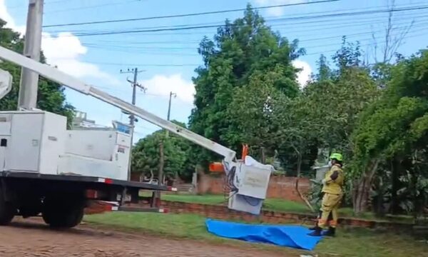 Karai que laburaba “tercerizado” para la Ande fallece electrocutado