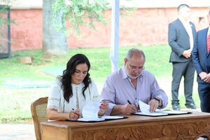 Firmaron un convenio para pavimentar mil kilómetros de rutas en todo el país - trece