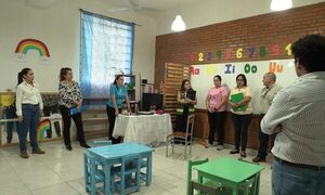 Visitan escuelas con miras al proyecto TAPE