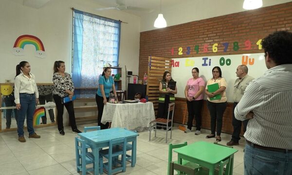 Visitan escuelas con miras al proyecto TAPE
