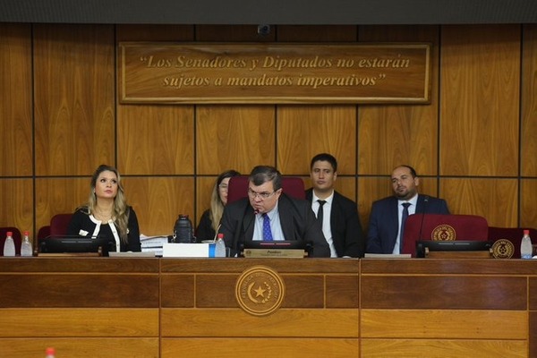 Senado analiza crear comisión para investigar chats de “Lalo” Gomes - ADN Digital
