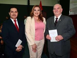 Presentan libro acerca del protocolo de la transmisión presidencial  - Sociales - ABC Color