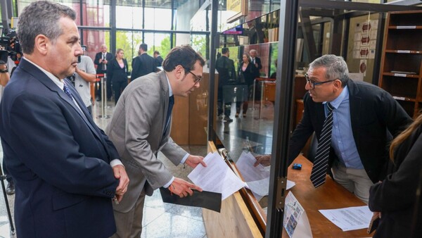 Abdo abre ventana para desafuero de HC mientras pelea en la Justicia