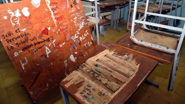Escuelas de Asunción con termitas, mobiliarios rotos e incluso sin luz
