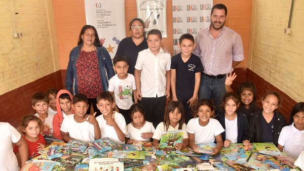 Formando Lectores entrega su tercer lote para escuela indígena
