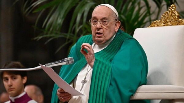 Papa Francisco una noche tranquila: Su salud sigue estable "dentro de un cuadro complicado"