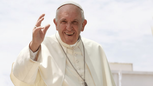 El papa Francisco muestra signos de mejoría tras cuatro semanas hospitalizado