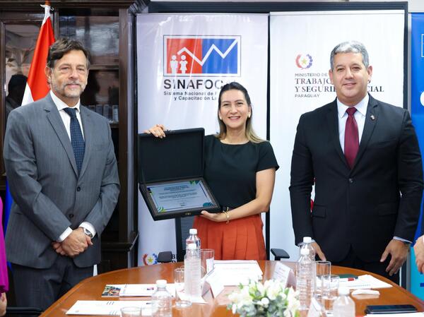 OEI entregó al Sinafocal premio iberoamericano por su aporte a la formación y educación técnico profesional - .::Agencia IP::.