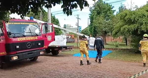 Diario HOY | Funcionario muere electrocutado mientras instalaba un poste eléctrico