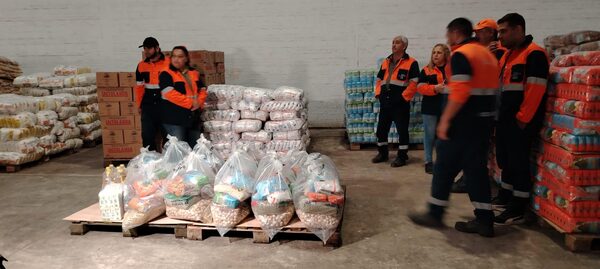 Gobierno asiste con 10.000 kilos de alimentos no perecederos a familias afectadas por inundaciones en el Chaco - .::Agencia IP::.