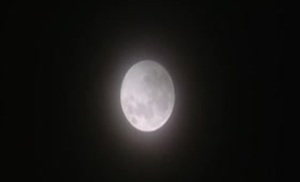 El eclipse lunar reunió a personas en la Costanera de Asunción - SNT