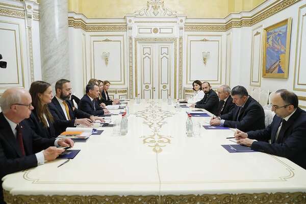 Azerbaiyán y Armenia acuerdan firmar la paz tras cuatro décadas de conflicto - Mundo - ABC Color
