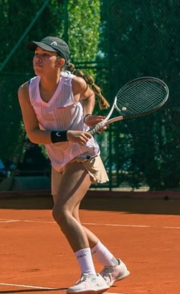 Valeria Santander llega hasta cuartos en su primer torneo de 18 años en Chile