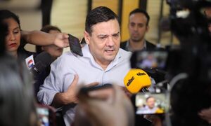 Senador califica de “aberración” propuesta de reelección indefinida para intendentes