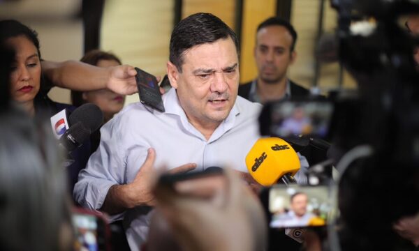 Senador califica de “aberración” propuesta de reelección indefinida para intendentes