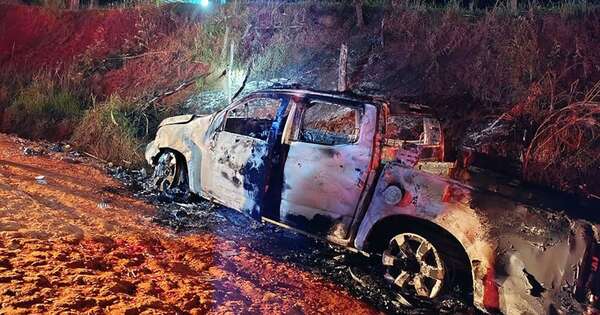 Diario HOY | Camioneta cayó a un barranco y luego ardió en llamas