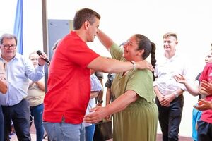 Peña entrega viviendas sociales en Paraguarí: "Cada hogar nos acerca a un Paraguay más justo" - El Trueno