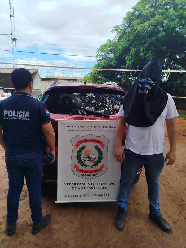 Operativos policiales simultáneos en Pedro Juan Caballero y Presidente Franco culminan con la recuperación de vehículos robados y la detención de tres personas