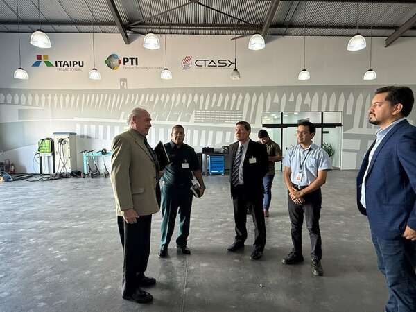 Ministerio de Defensa avanza en su proyecto de movilidad eléctrica - Economía - ABC Color