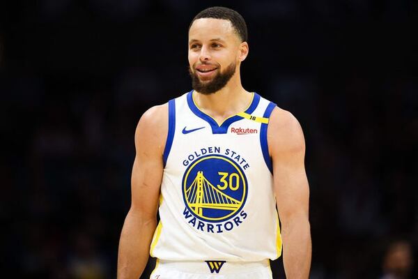 Curry se regala el récord de 4.000 triples por su cumpleaños - Polideportivo - ABC Color