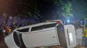 Hombre pierde la vida tras sufrir aparatoso vuelco en Ciudad del Este - Noticiero Paraguay