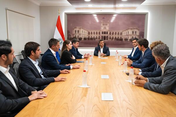 Presidente Peña se reúne con empresarios de cara a la producción de ferrosilicio - 1000 Noticias