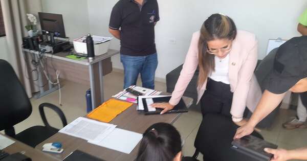 Diario HOY | Incautan celulares de agentes de la Senad tras faltante de 770 kilos de marihuana