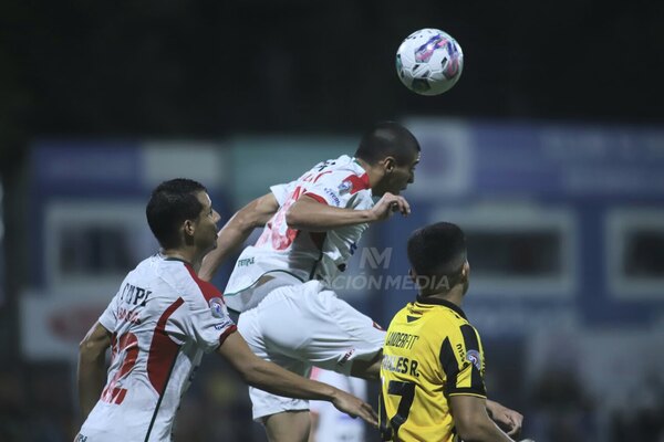 Versus / Guaraní y Tembtary no pasan del empate en Itauguá