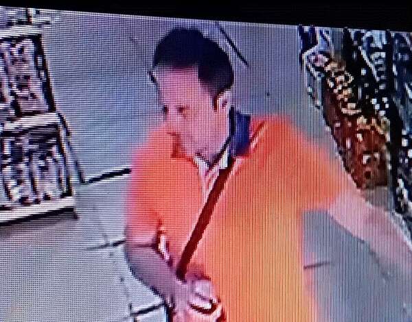 Video: buscan identificar a un hombre que manoseó a una niña en Itauguá - Policiales - ABC Color