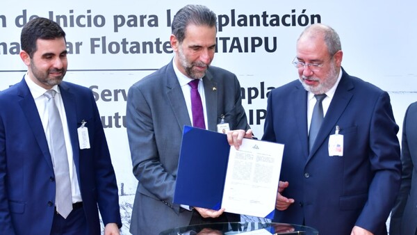 La Itapú empezó la instalación de su planta solar flotante