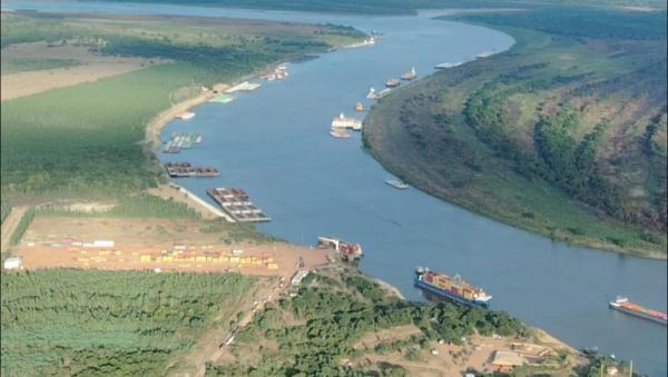 550 barcos quedaron varados en la semana. Se redujo a 350 y "en un par de semanas" habrá solución en Paso Bermejo