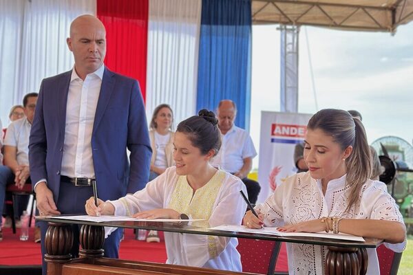 Gobierno firma convenio para restaurar el Templo de Yaguarón
