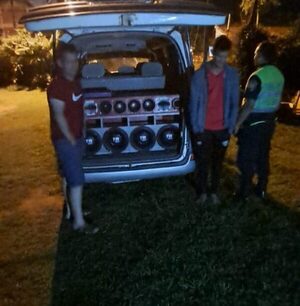 Dos detenidos por polución sonora y perturbación de la paz pública