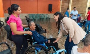 Mirna Wolf entrega sillas de ruedas y otros aportes a Fundación, en Franco – Diario TNPRESS