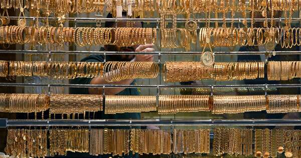 La Nación / El oro superó los 3.000 dólares por primera vez en la historia