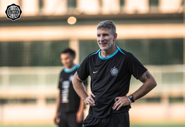 Versus / Los concentrados de Olimpia para el clásico "blanco y negro"